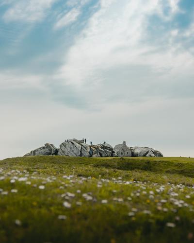 Le Menhir de Cam-Louis se trouve sur la commune de Plouescat 