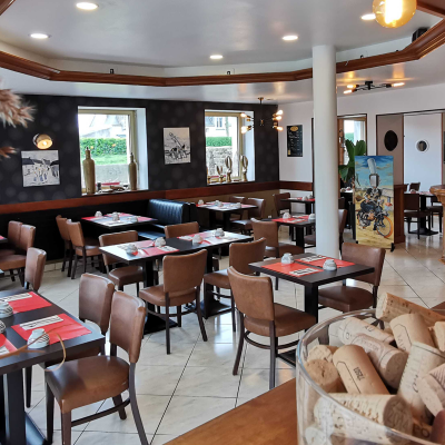 Salle de restaurant  pizzaria crêperie à Plouescat